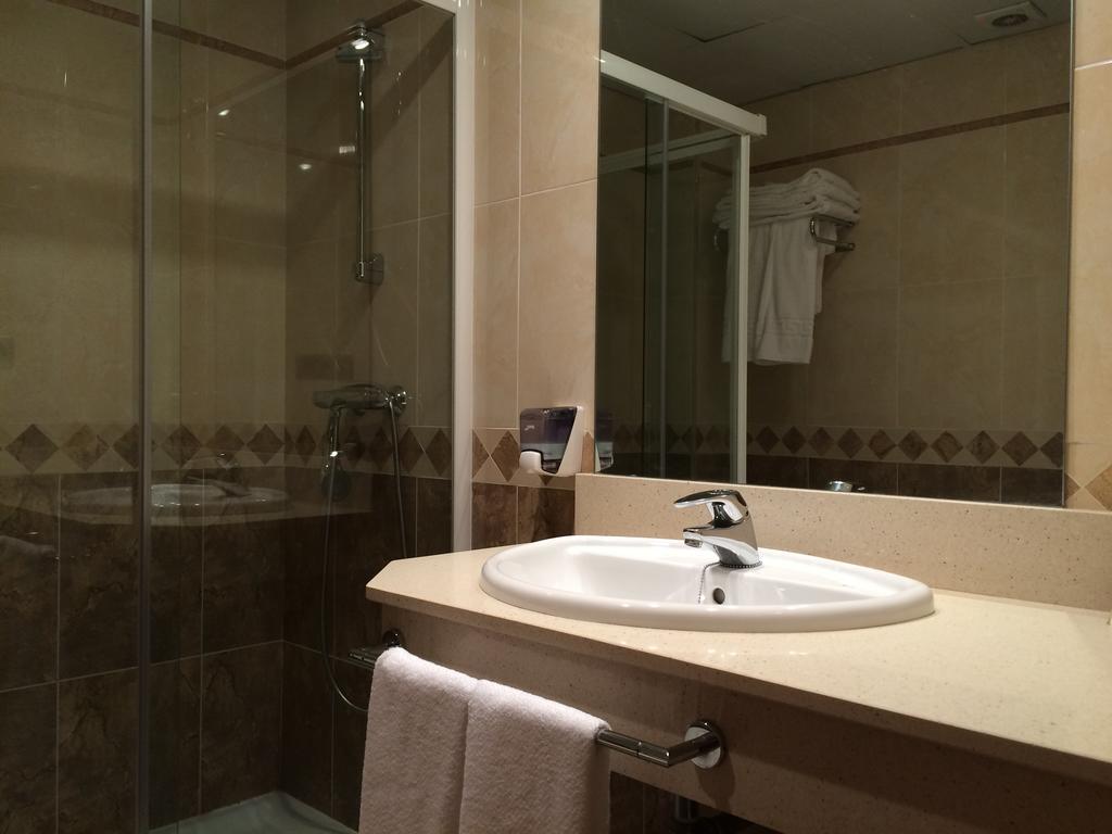 Hostal Los Valles Bielsa Værelse billede